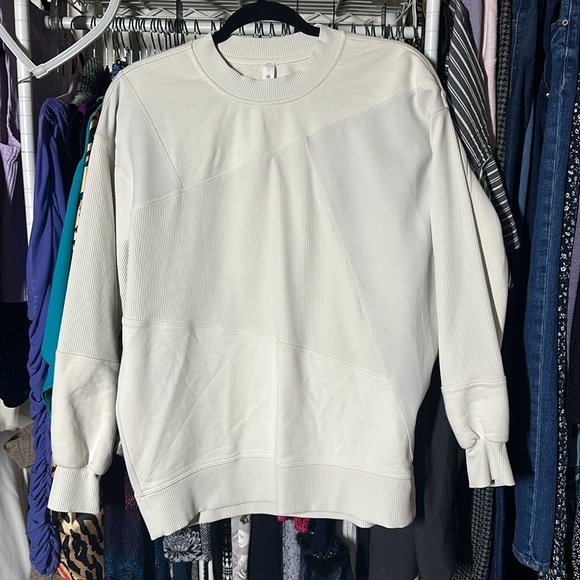 LULULEMON Perfectly Oversized Crew
Patched - Picture 6 of 9